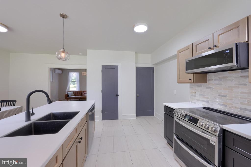 1115 W CLAY STREET