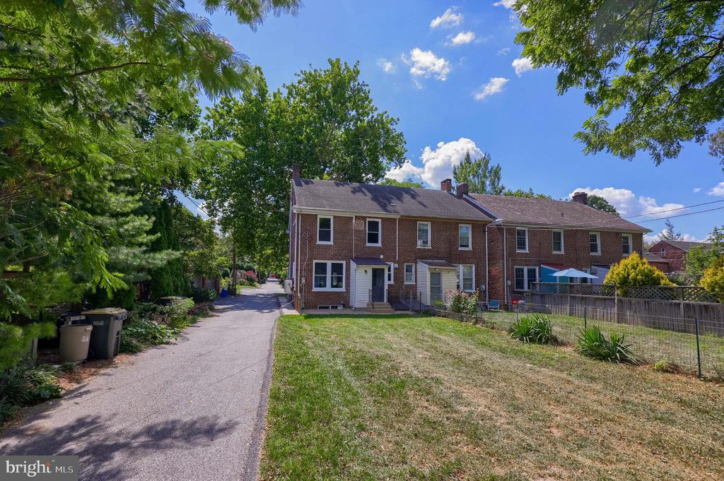 1115 W CLAY STREET