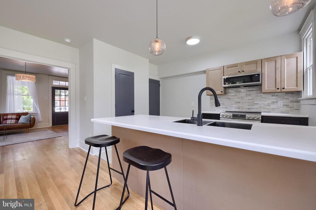 1115 W CLAY STREET