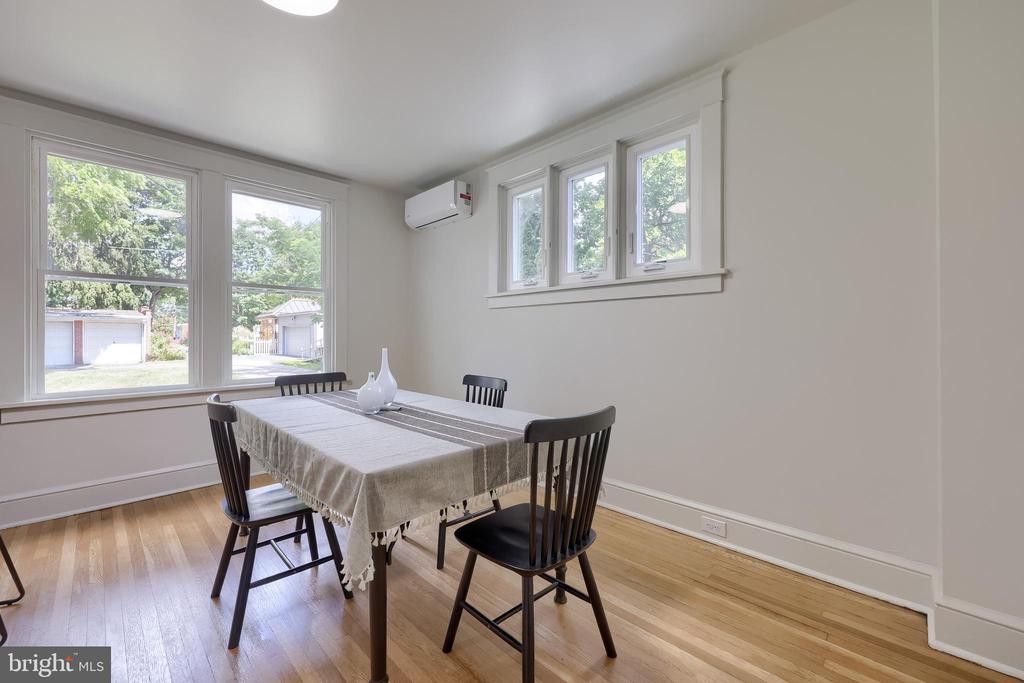 1115 W CLAY STREET