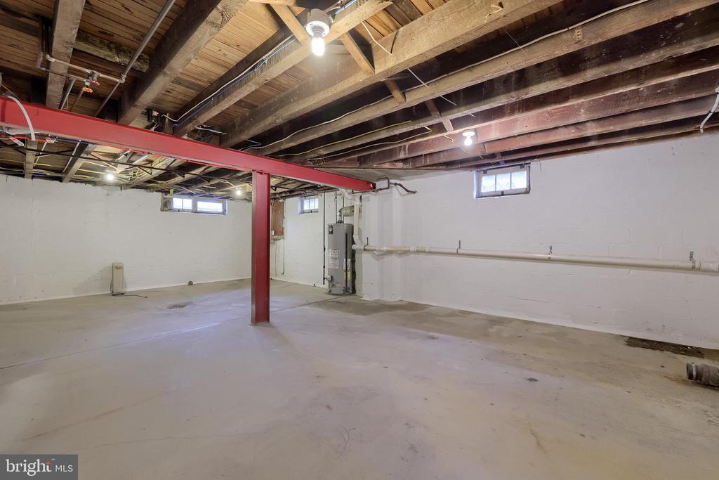 1115 W CLAY STREET