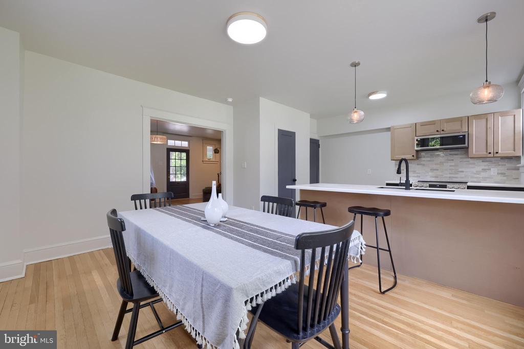 1115 W CLAY STREET