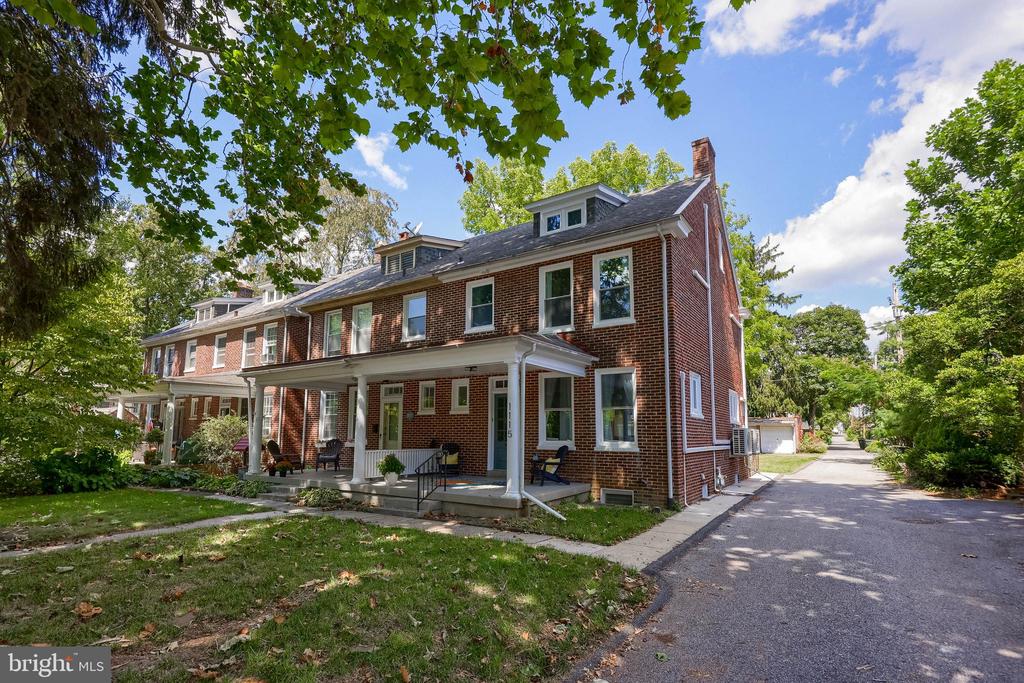 1115 W CLAY STREET