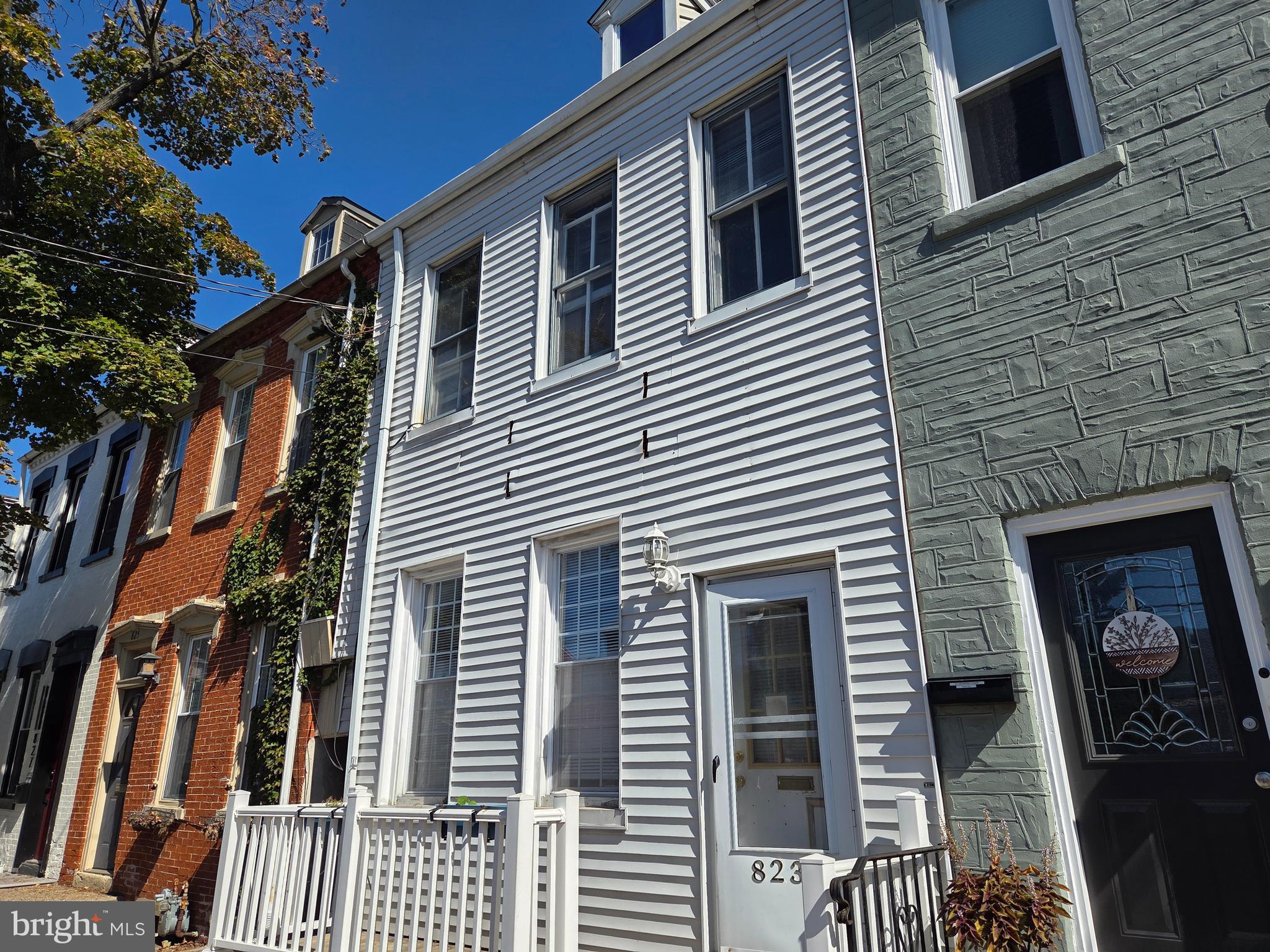 823 N QUEEN STREET
