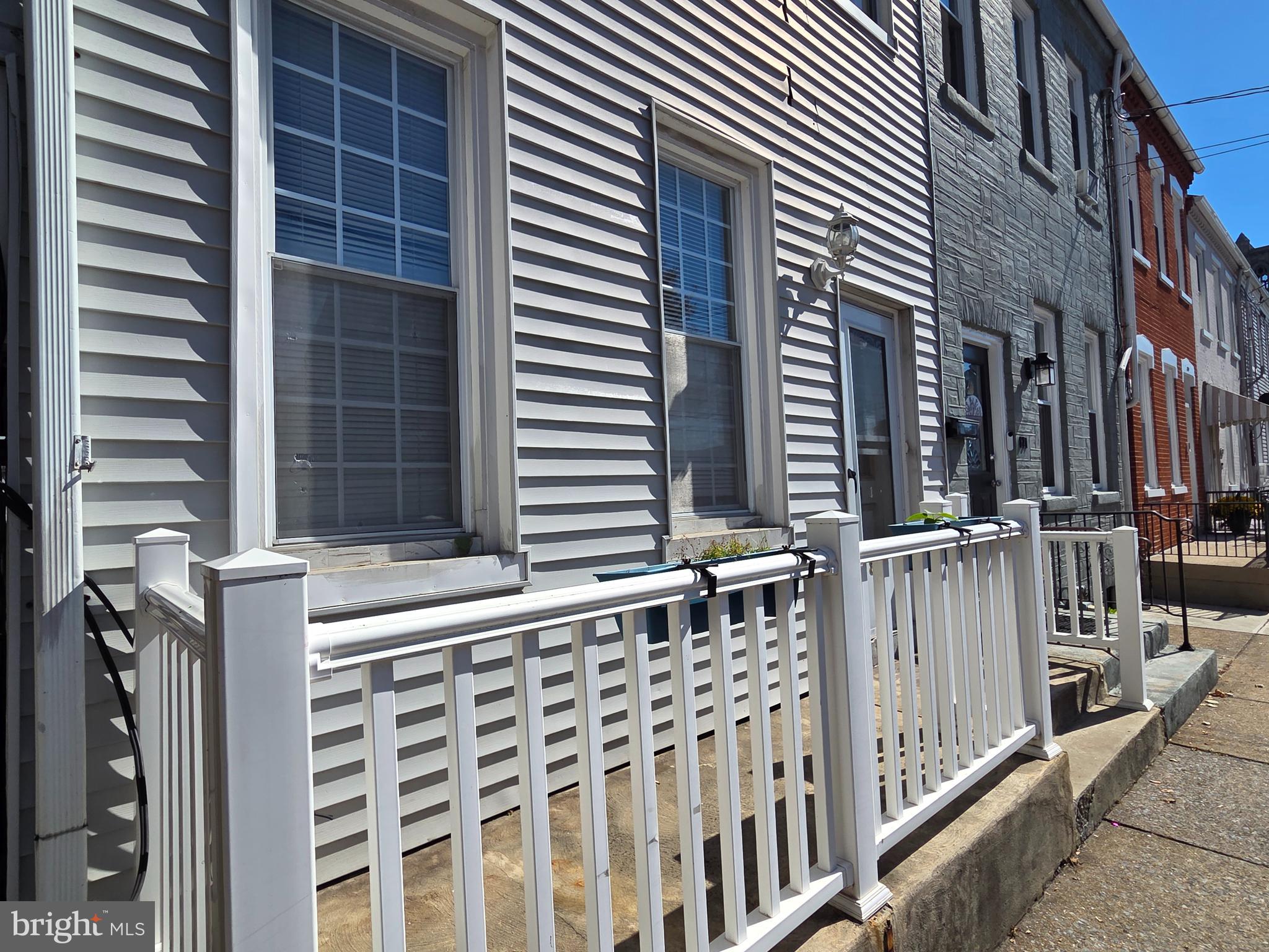823 N QUEEN STREET