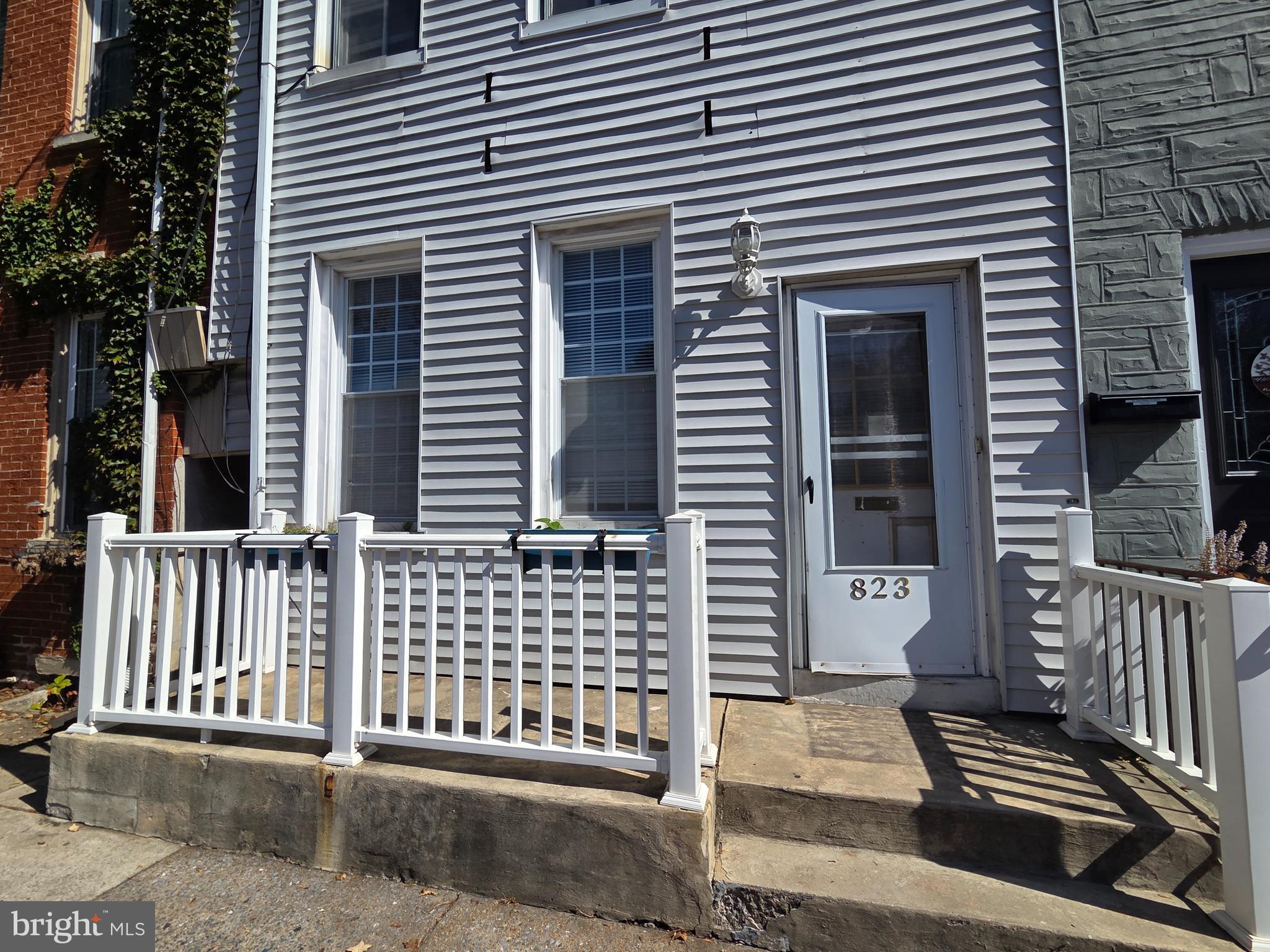 823 N QUEEN STREET