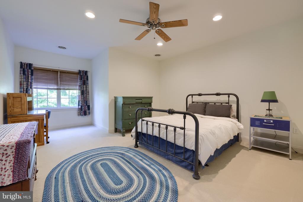 708 GOOSE NECK DRIVE