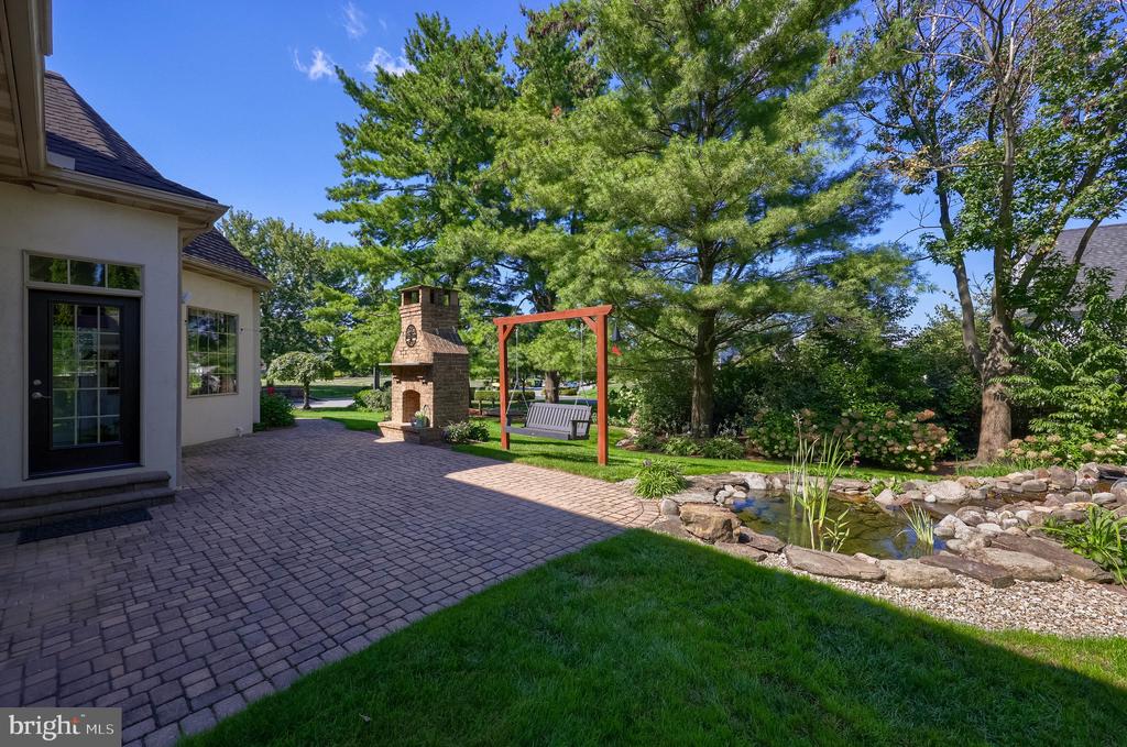708 GOOSE NECK DRIVE