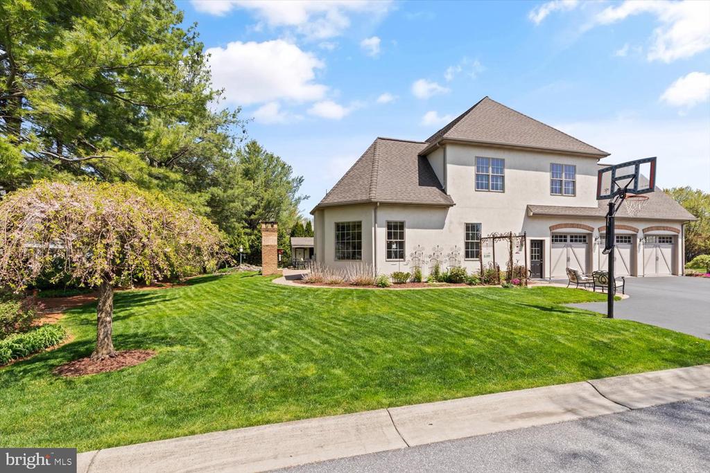 708 GOOSE NECK DRIVE