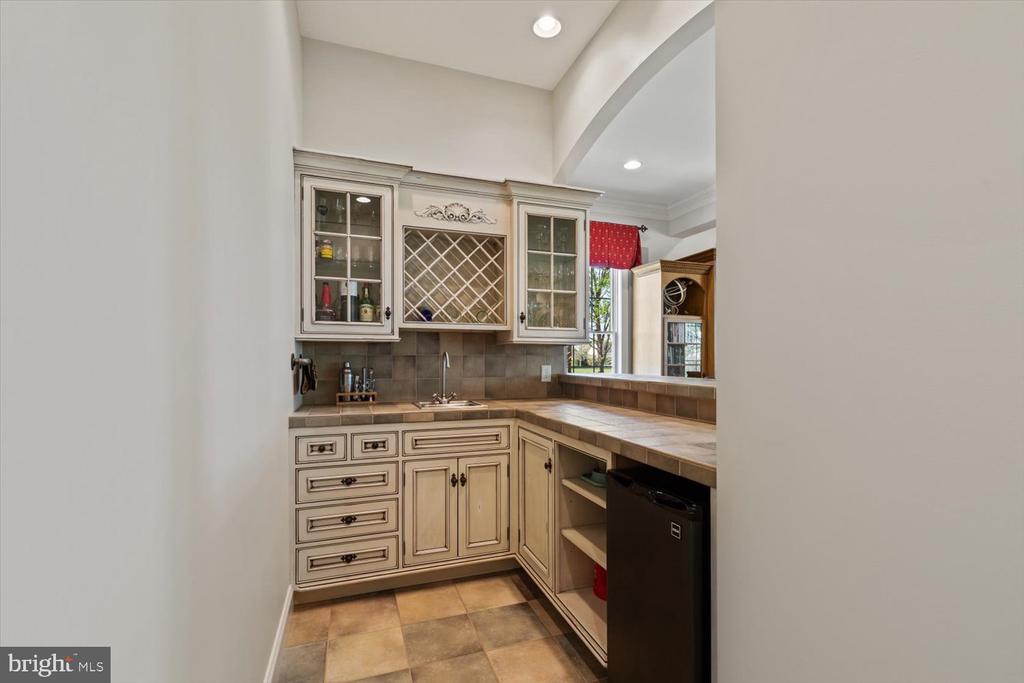 708 GOOSE NECK DRIVE