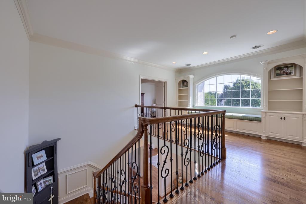 708 GOOSE NECK DRIVE