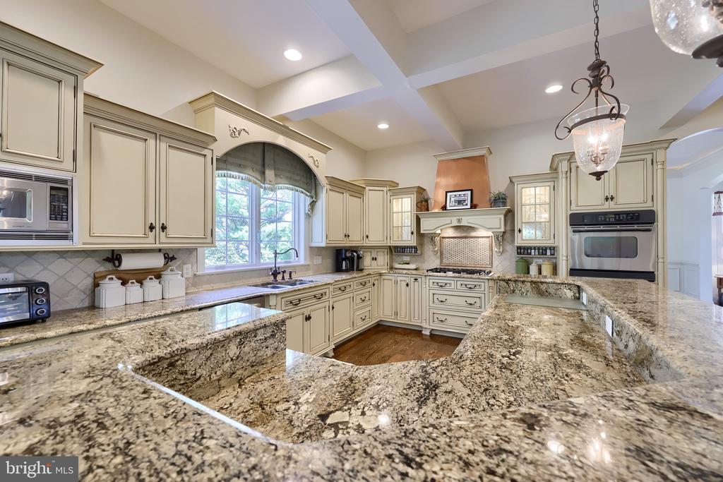 708 GOOSE NECK DRIVE
