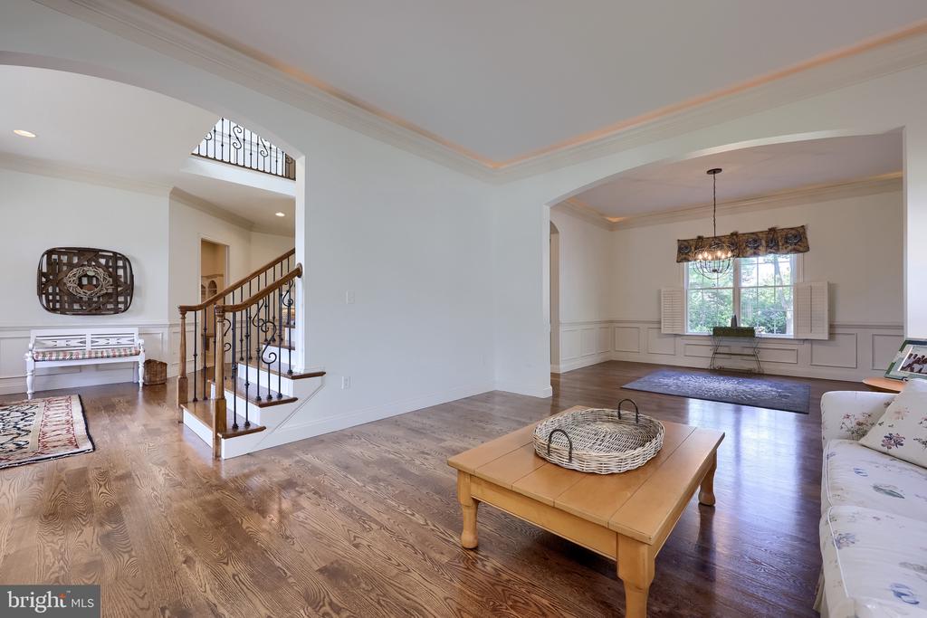 708 GOOSE NECK DRIVE