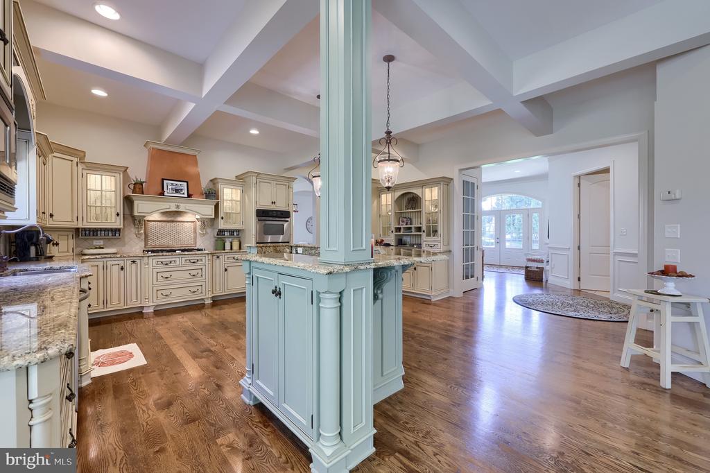 708 GOOSE NECK DRIVE