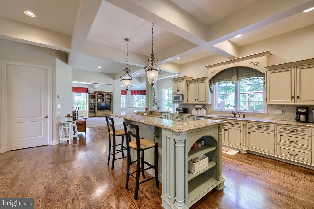 708 GOOSE NECK DRIVE