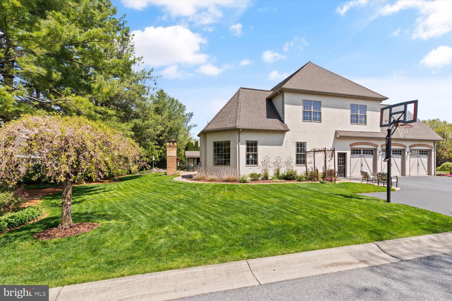 708 GOOSE NECK DRIVE