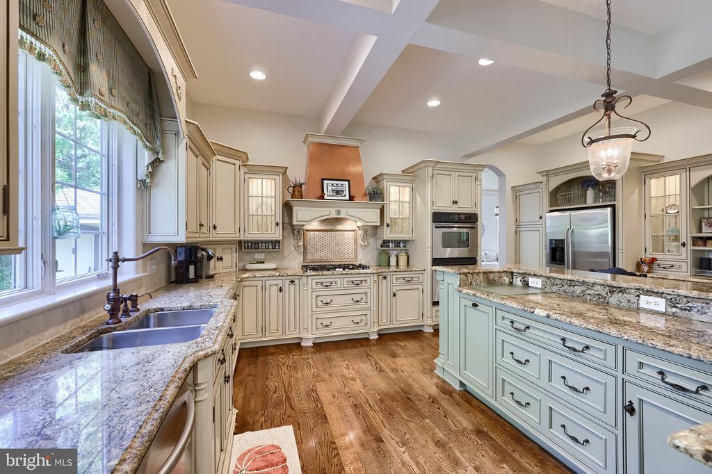 708 GOOSE NECK DRIVE