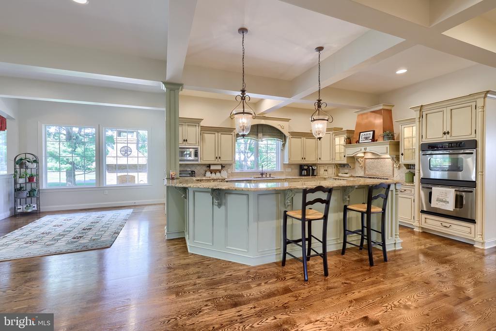 708 GOOSE NECK DRIVE