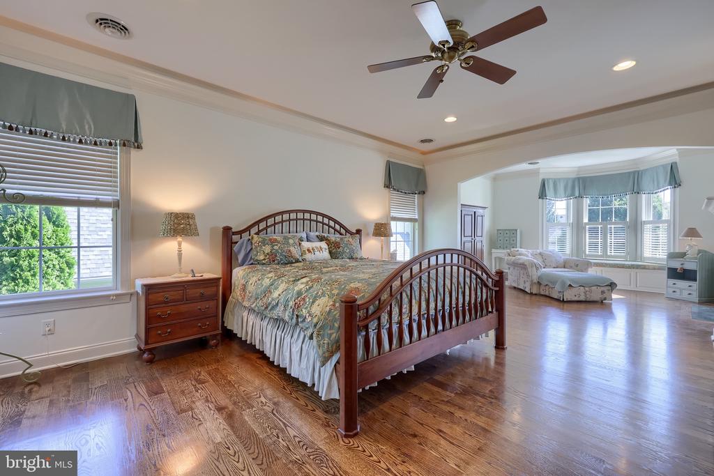 708 GOOSE NECK DRIVE