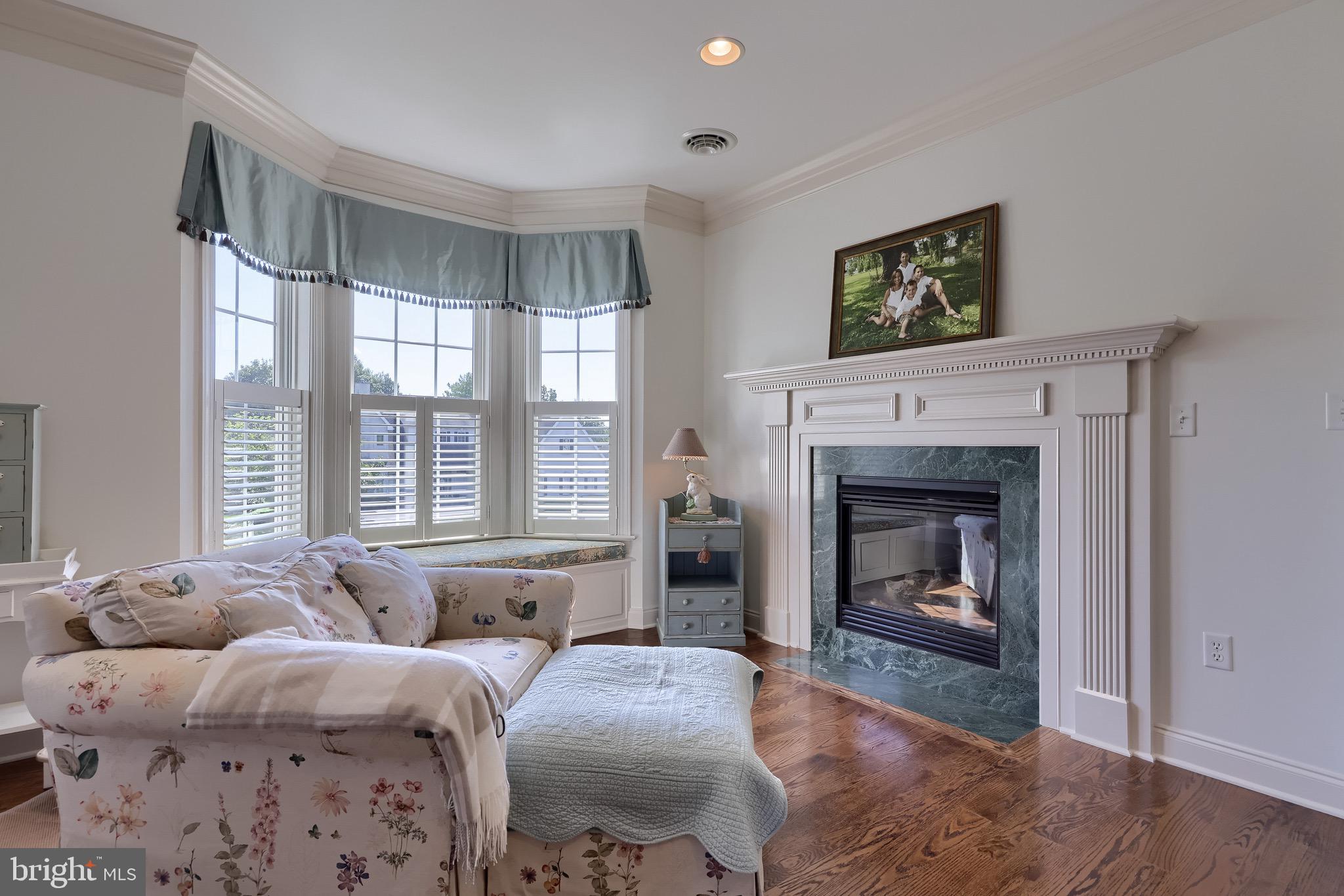 708 GOOSE NECK DRIVE