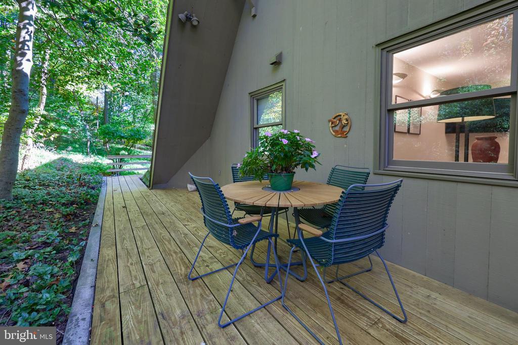 2487 CHESTNUT RIDGE DRIVE