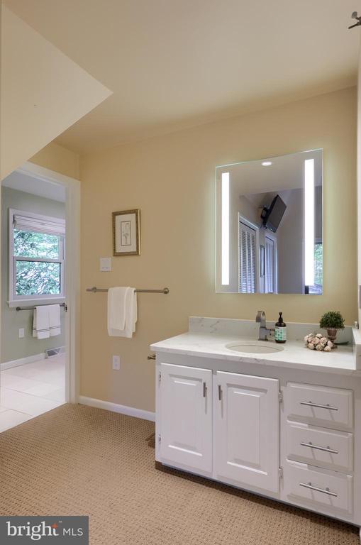 2487 CHESTNUT RIDGE DRIVE