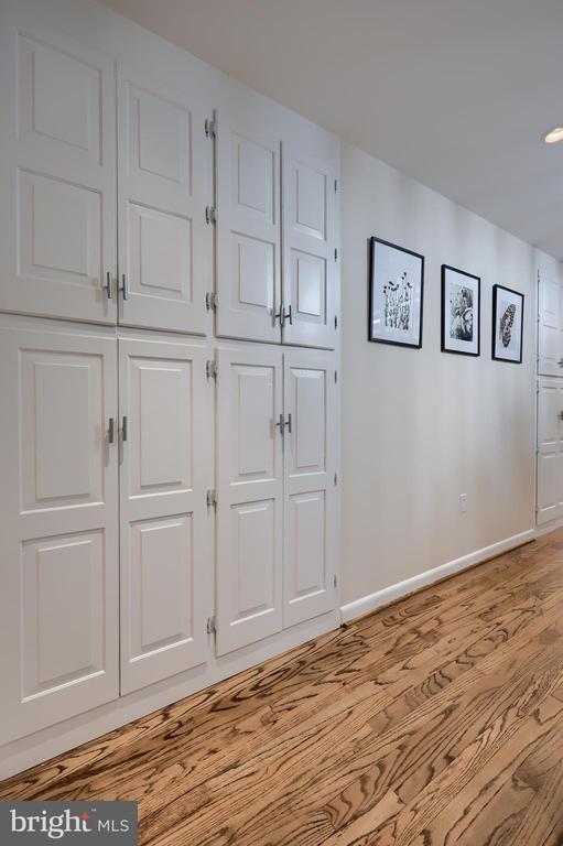2487 CHESTNUT RIDGE DRIVE