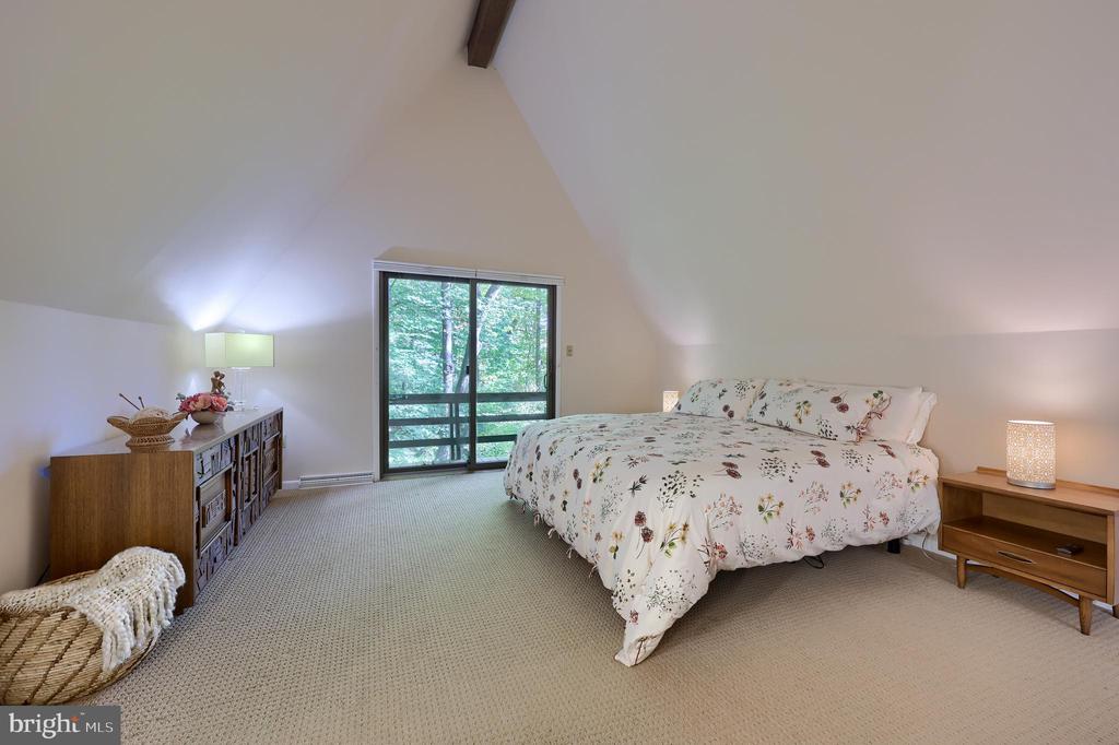 2487 CHESTNUT RIDGE DRIVE