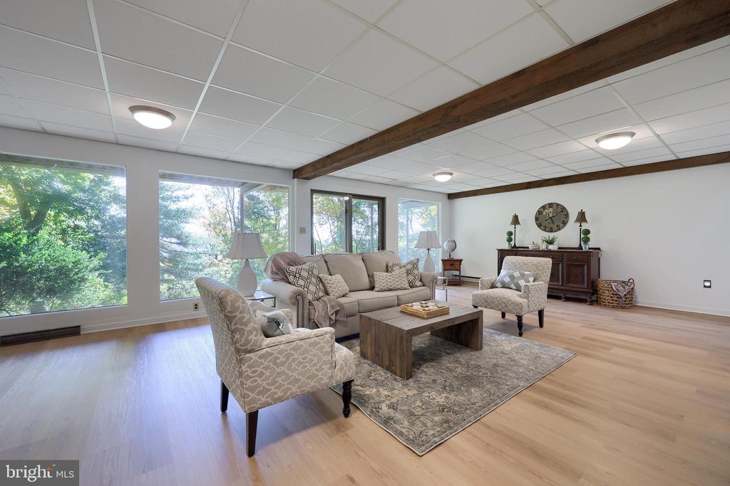 2487 CHESTNUT RIDGE DRIVE