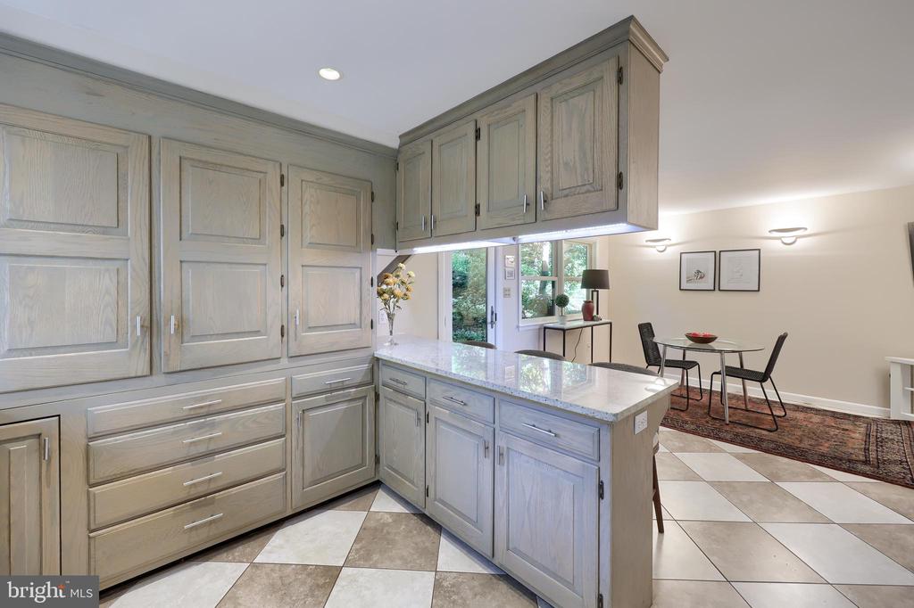 2487 CHESTNUT RIDGE DRIVE