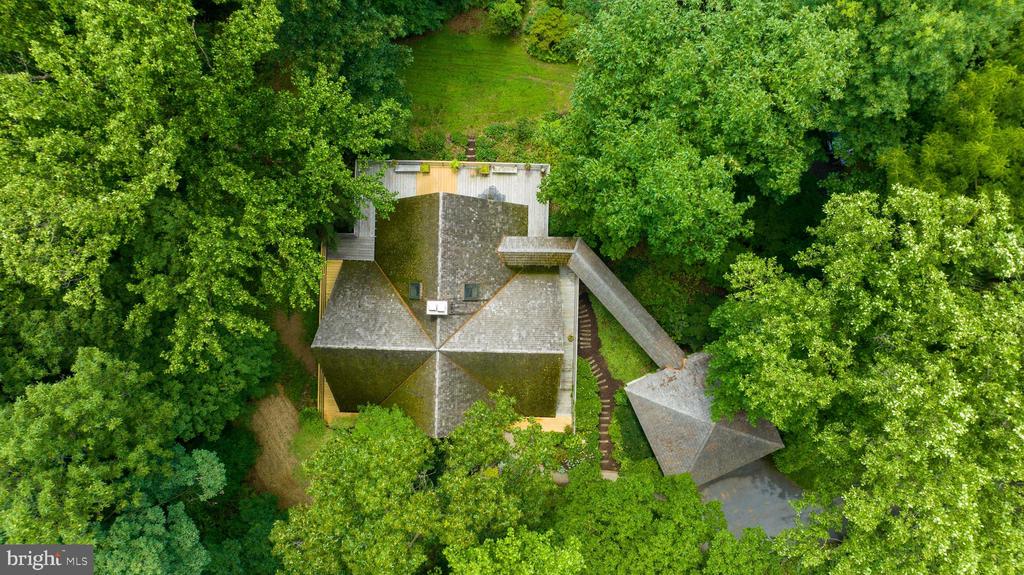 2487 CHESTNUT RIDGE DRIVE