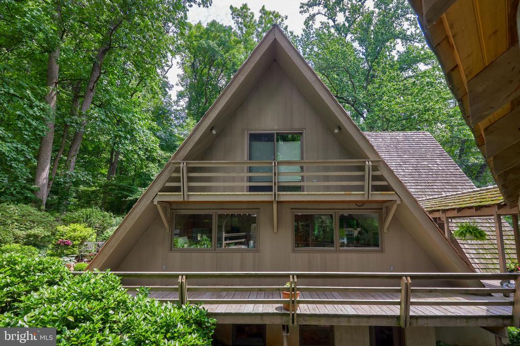2487 CHESTNUT RIDGE DRIVE