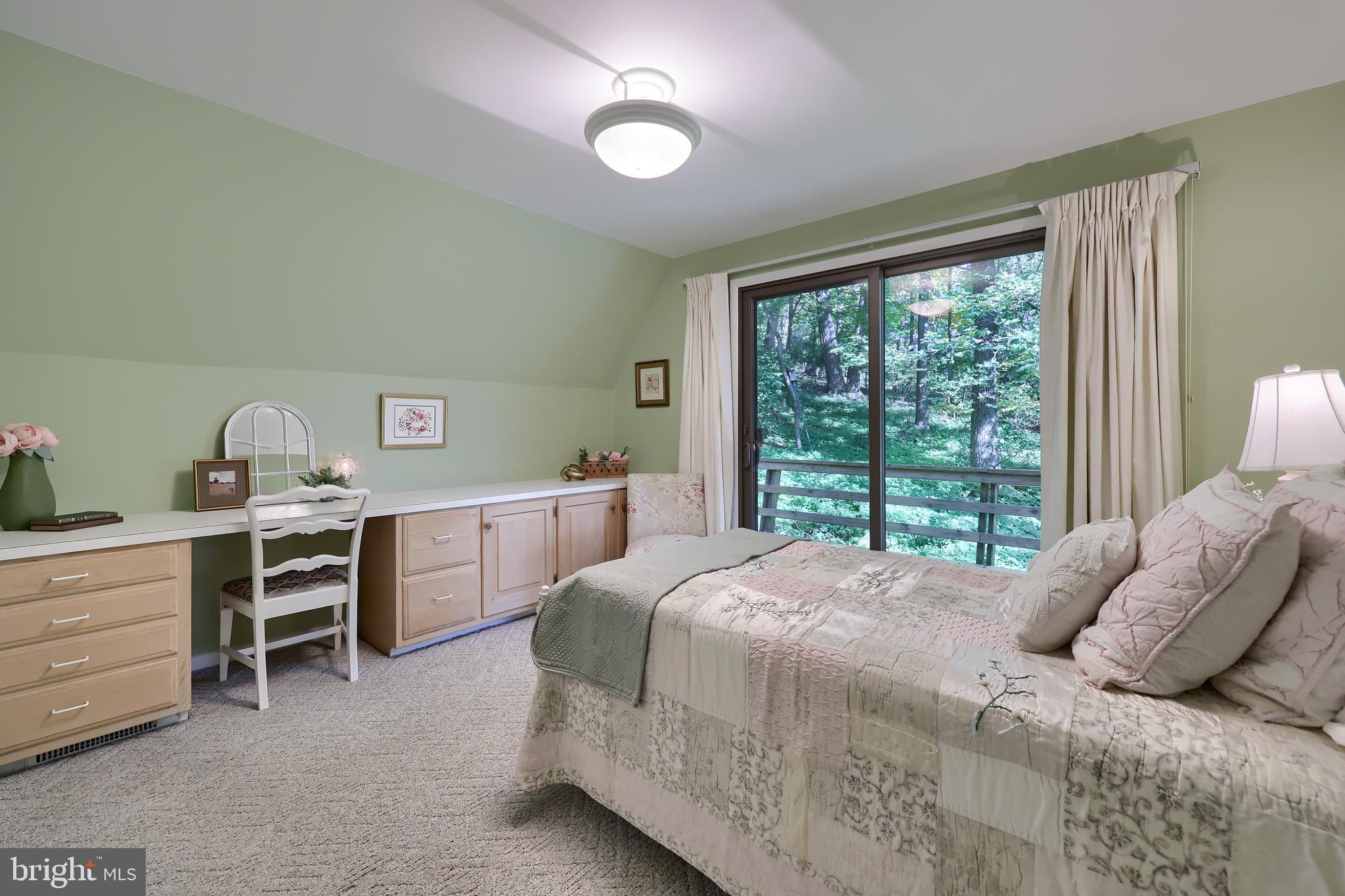 2487 CHESTNUT RIDGE DRIVE