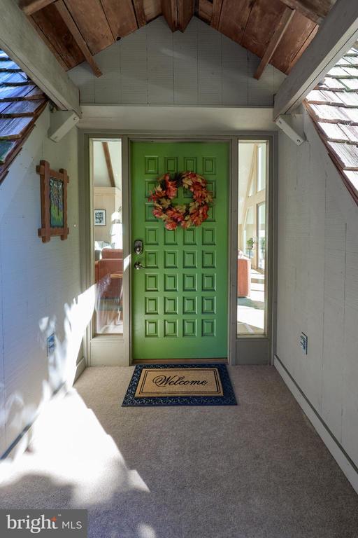 2487 CHESTNUT RIDGE DRIVE