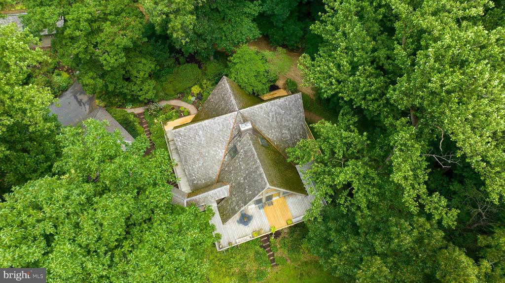 2487 CHESTNUT RIDGE DRIVE