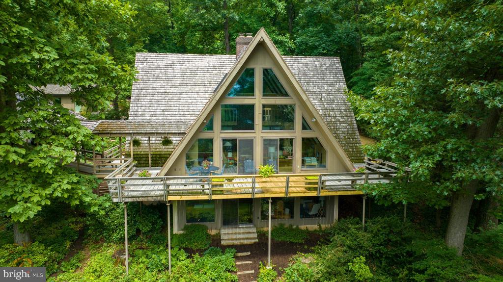 2487 CHESTNUT RIDGE DRIVE