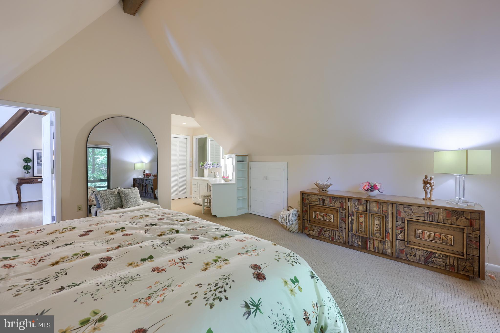 2487 CHESTNUT RIDGE DRIVE