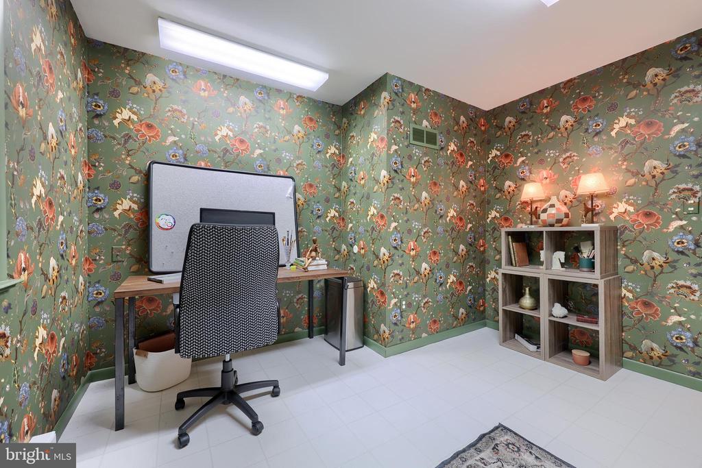2487 CHESTNUT RIDGE DRIVE