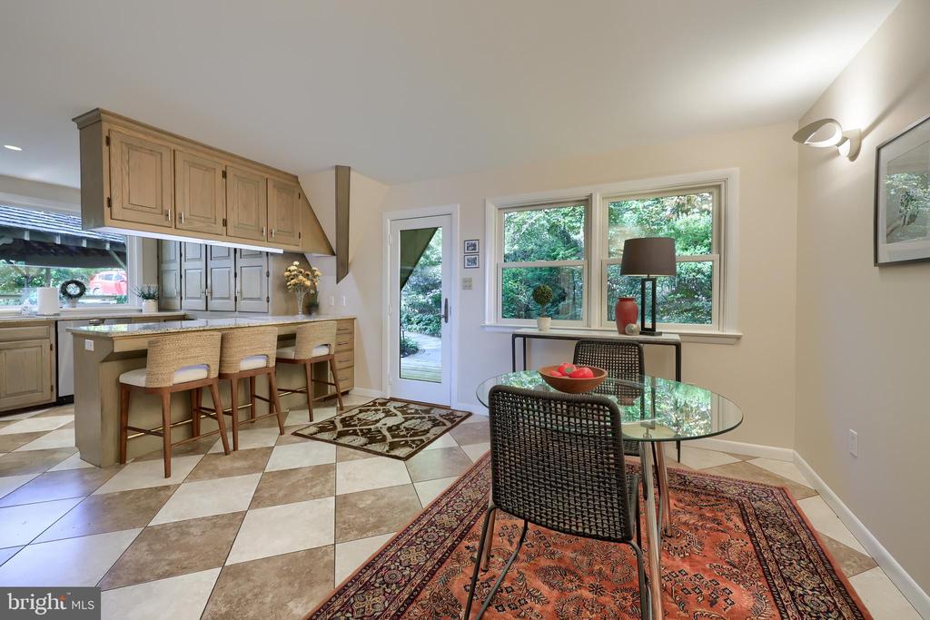 2487 CHESTNUT RIDGE DRIVE