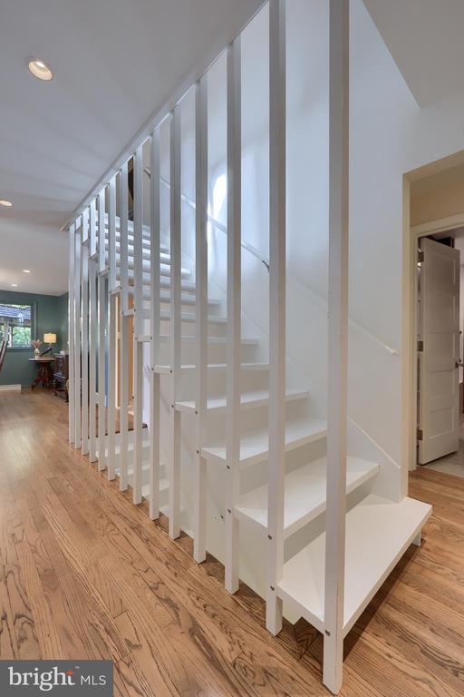 2487 CHESTNUT RIDGE DRIVE