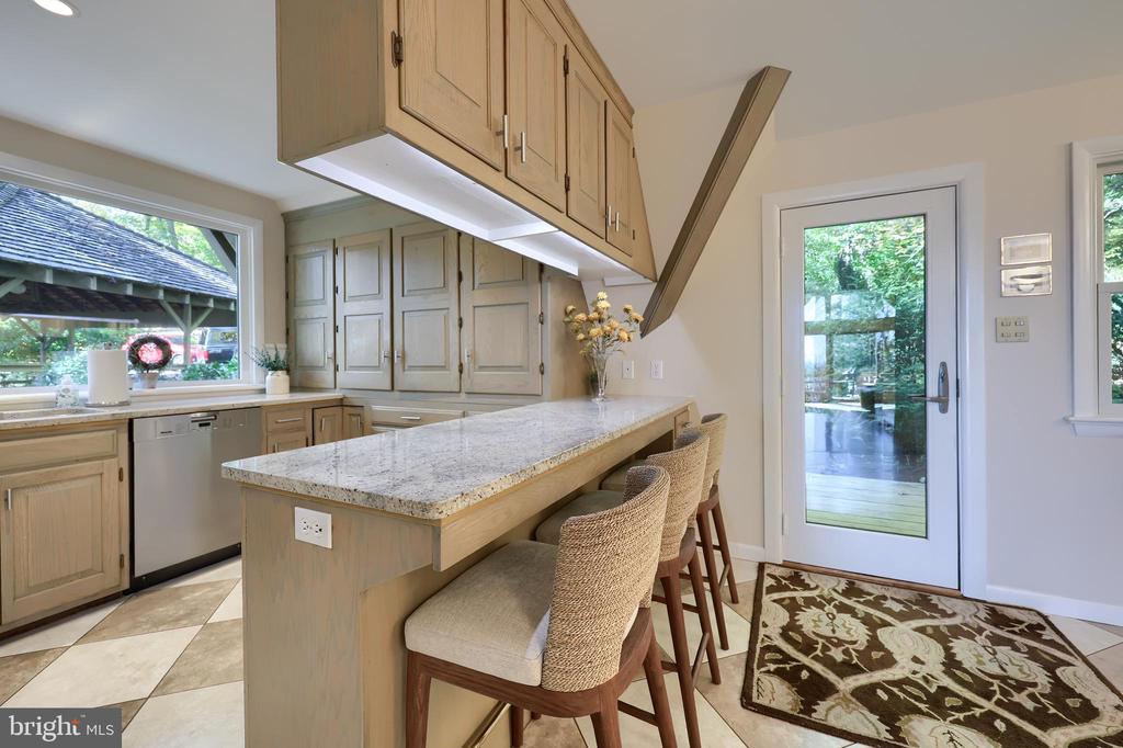 2487 CHESTNUT RIDGE DRIVE