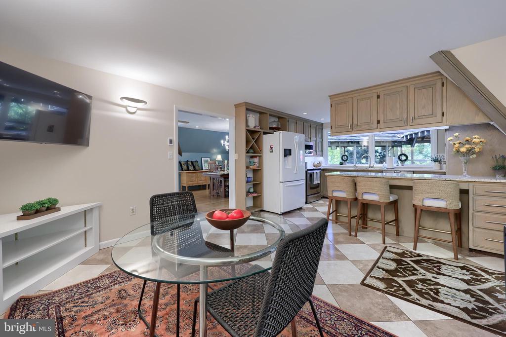 2487 CHESTNUT RIDGE DRIVE
