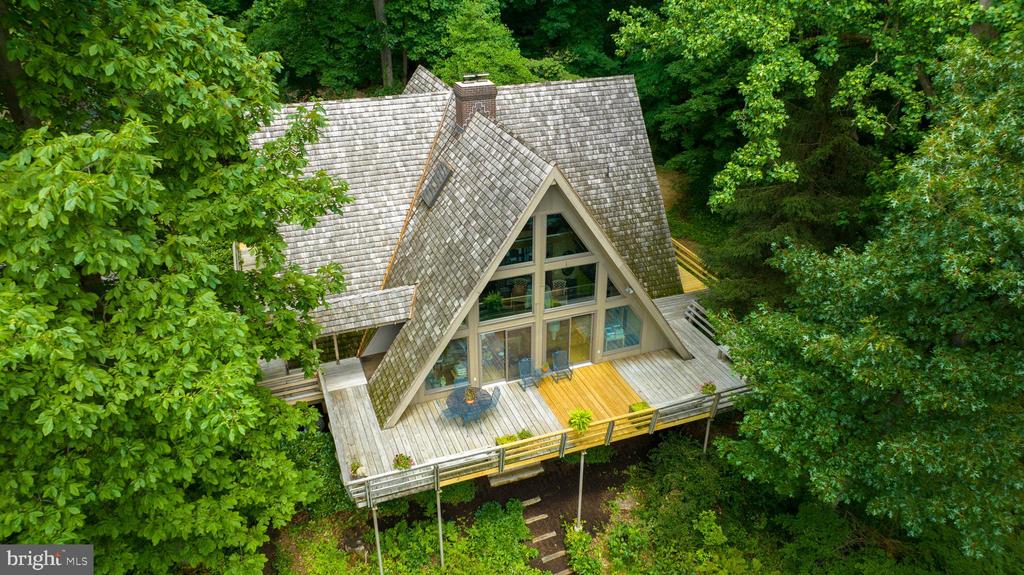 2487 CHESTNUT RIDGE DRIVE