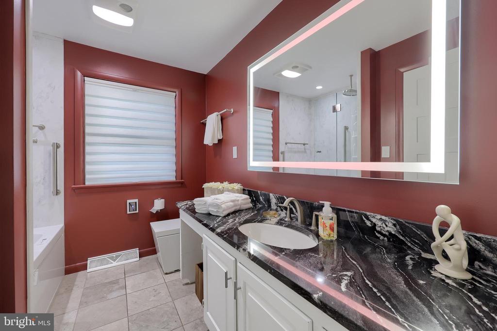 2487 CHESTNUT RIDGE DRIVE