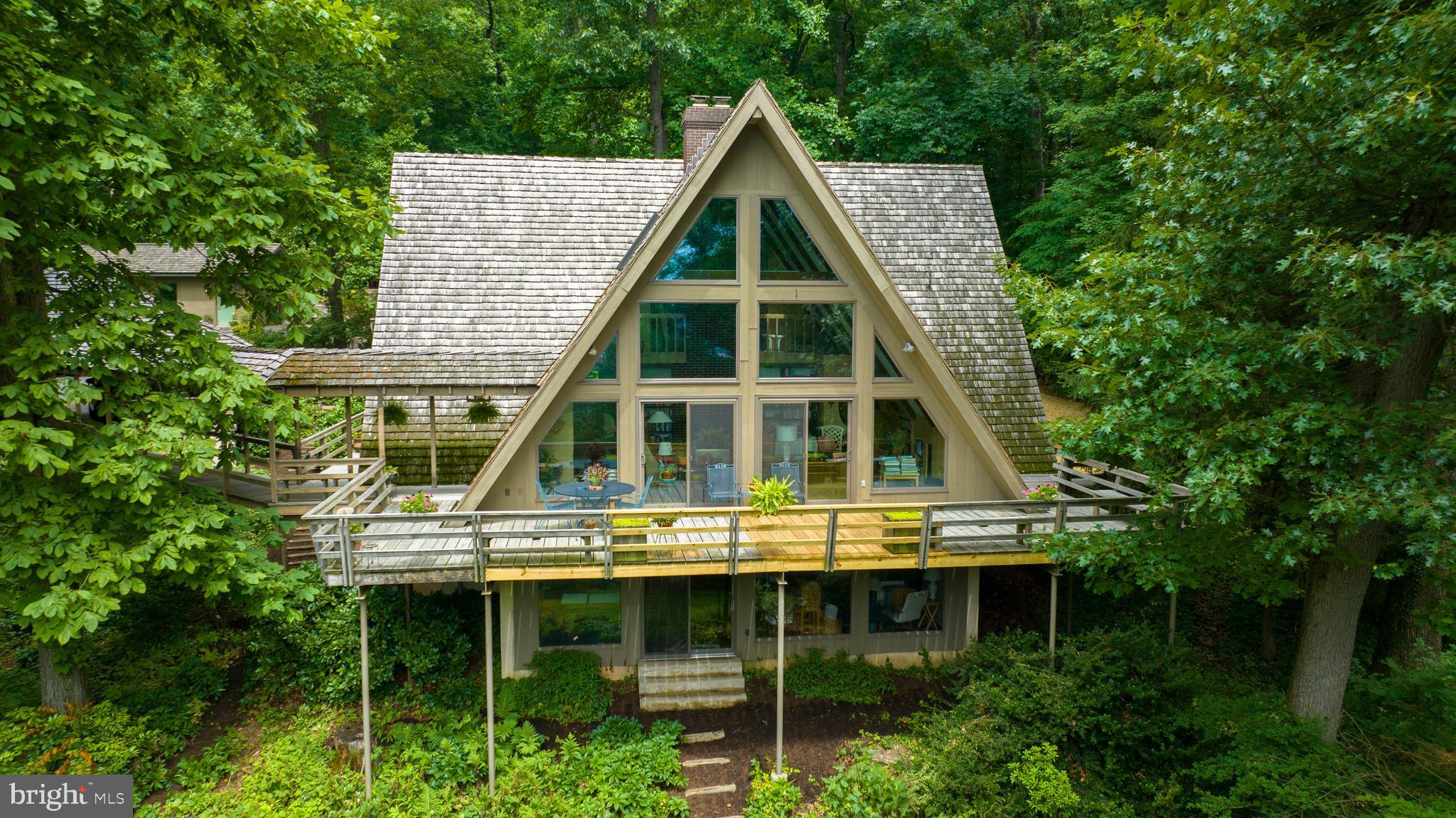 2487 CHESTNUT RIDGE DRIVE