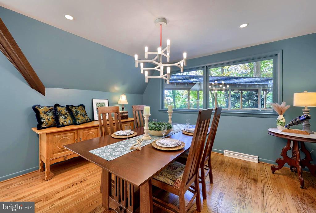 2487 CHESTNUT RIDGE DRIVE