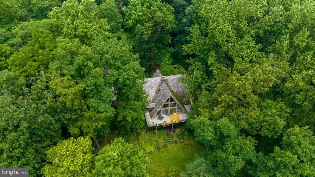 2487 CHESTNUT RIDGE DRIVE
