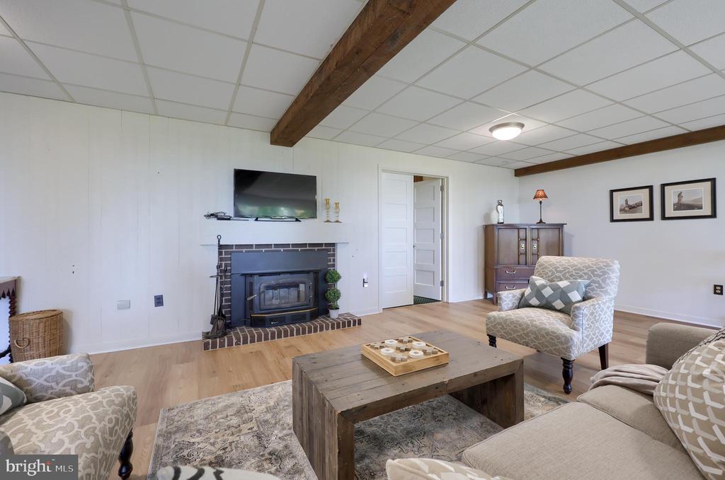 2487 CHESTNUT RIDGE DRIVE