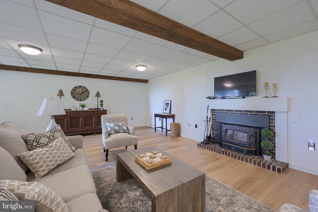 2487 CHESTNUT RIDGE DRIVE