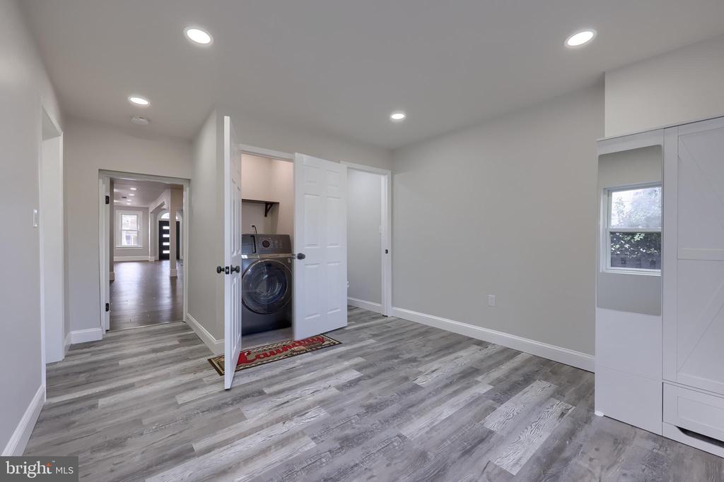 657 W ORANGE STREET
